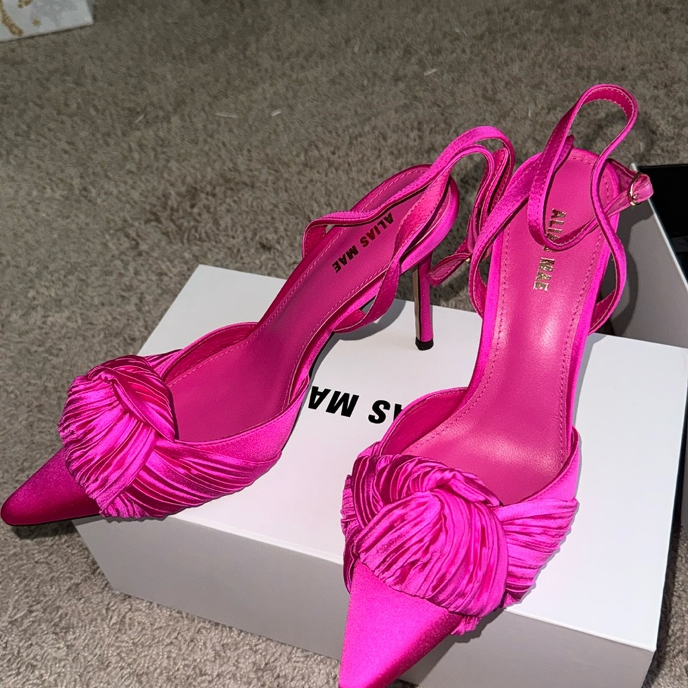 Fuchsia brand new heels Size 40